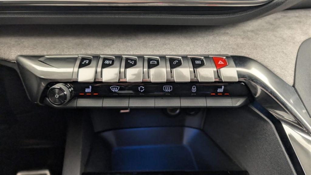 PEUGEOT 5008 Hybrid 136 e-DCS6 GT - ref: 1-360679 - Photo 20