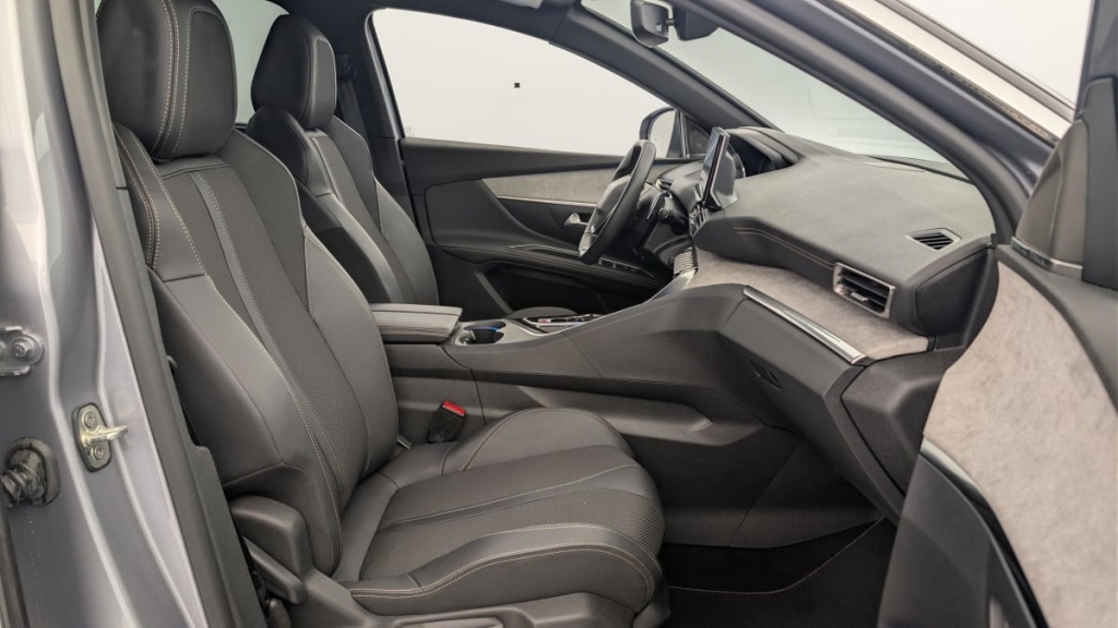 PEUGEOT 5008 Hybrid 136 e-DCS6 GT - ref: 1-360679 - Photo 9