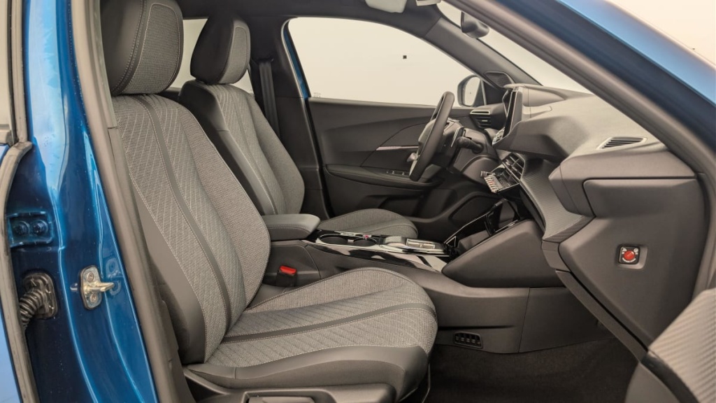 PEUGEOT 2008 Hybrid 136 e-DCS6 Allure - ref: 1-360716 - Photo 9