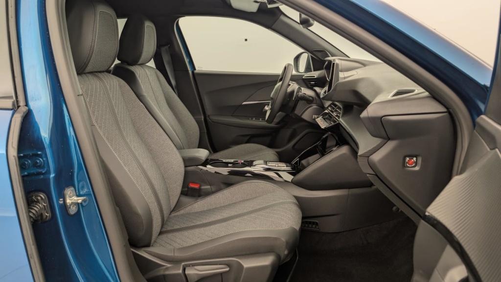 PEUGEOT 2008 Hybrid 136 e-DCS6 Allure - ref: 1-360722 - Photo 9