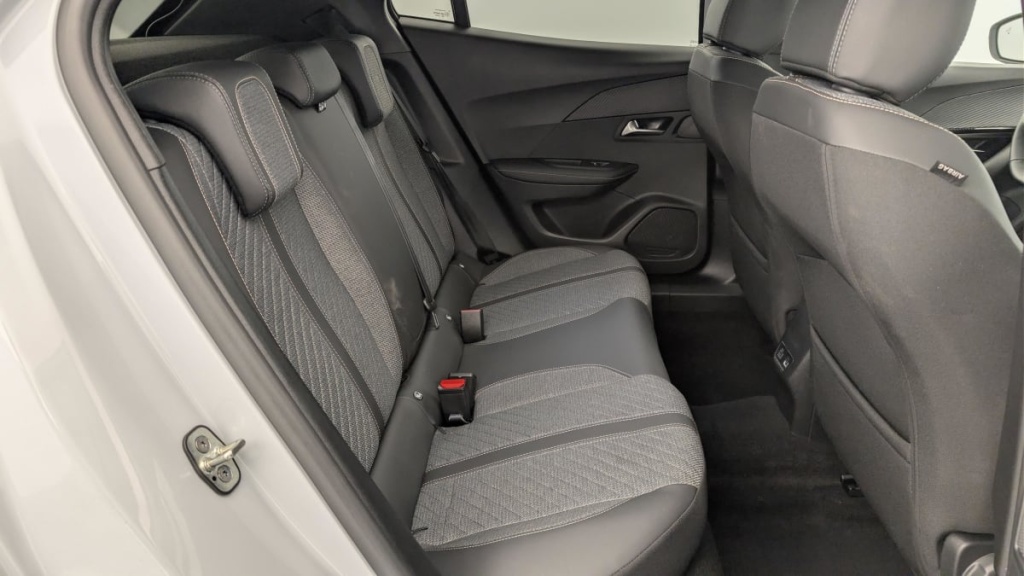 PEUGEOT 2008 Hybrid 136 e-DCS6 Allure - ref: 1-360730 - Photo 10