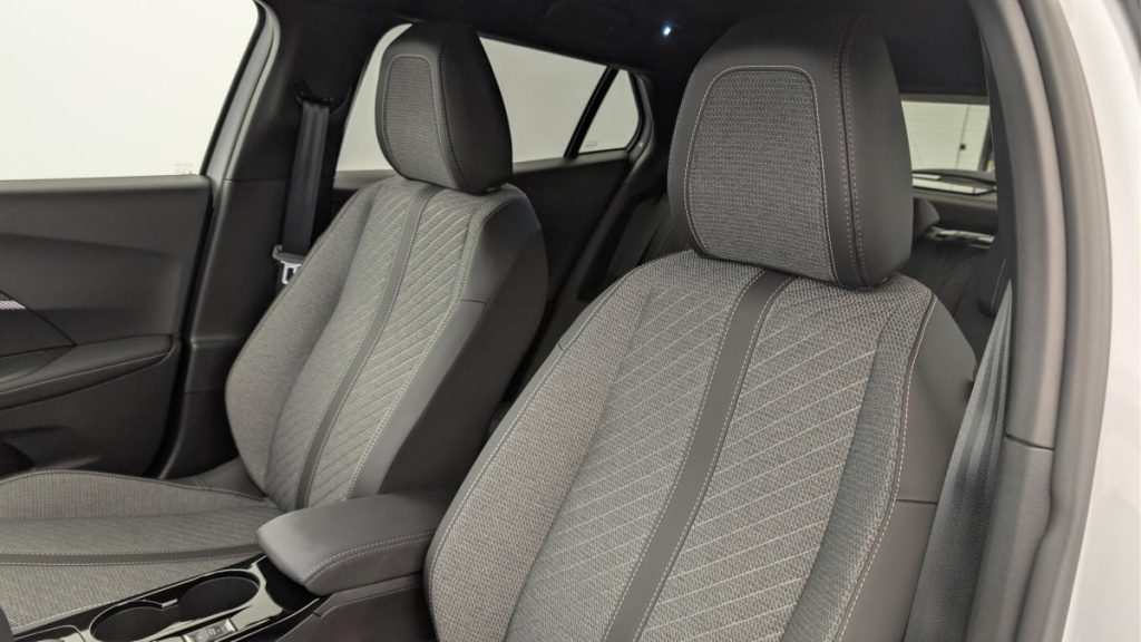 PEUGEOT 2008 Hybrid 136 e-DCS6 Allure - ref: 1-360730 - Photo 16