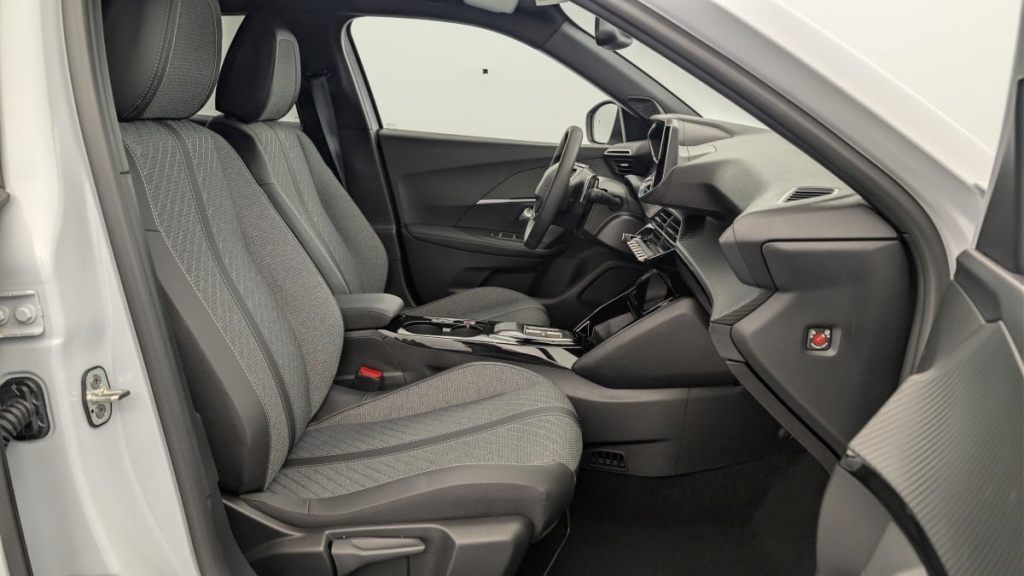 PEUGEOT 2008 Hybrid 136 e-DCS6 Allure - ref: 1-360730 - Photo 9