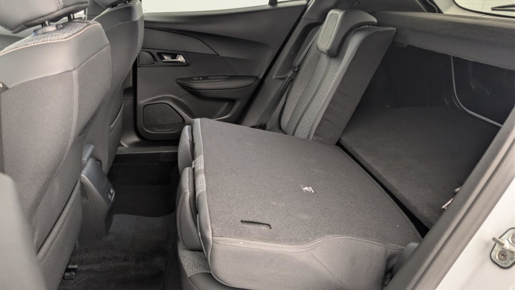 PEUGEOT 2008 Hybrid 136 e-DCS6 Allure - ref: 1-360733 - Photo 12