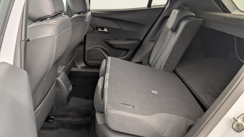 PEUGEOT 2008 Hybrid 136 e-DCS6 Allure - ref: 1-360734 - Photo 12