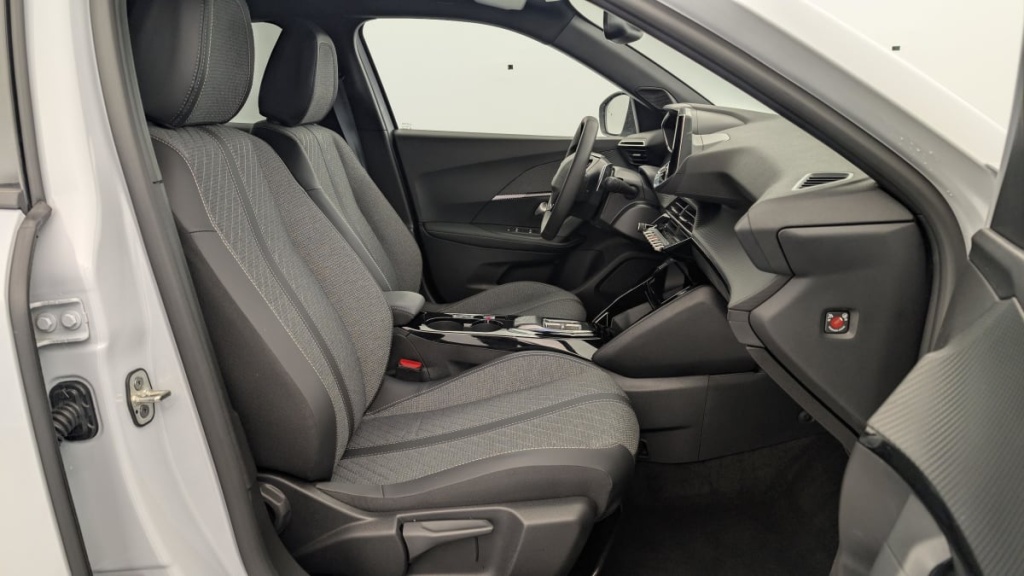 PEUGEOT 2008 Hybrid 136 e-DCS6 Allure - ref: 1-360734 - Photo 9