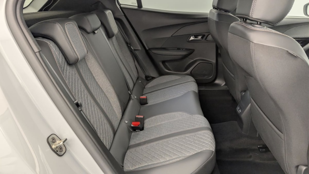 PEUGEOT 2008 Hybrid 136 e-DCS6 Allure - ref: 1-360739 - Photo 10