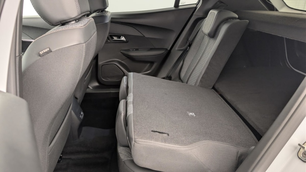 PEUGEOT 2008 Hybrid 136 e-DCS6 Allure - ref: 1-360739 - Photo 12