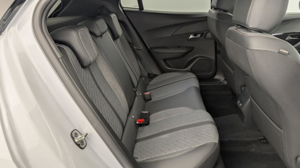 PEUGEOT 2008 Hybrid 136 e-DCS6 Allure - ref: 1-360741 - Photo 10