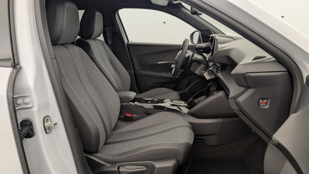 PEUGEOT 2008 Hybrid 136 e-DCS6 Allure - ref: 1-360741 - Photo 9