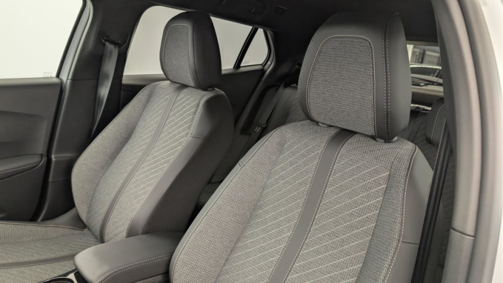 PEUGEOT 2008 Hybrid 136 e-DCS6 Allure - ref: 1-360743 - Photo 16