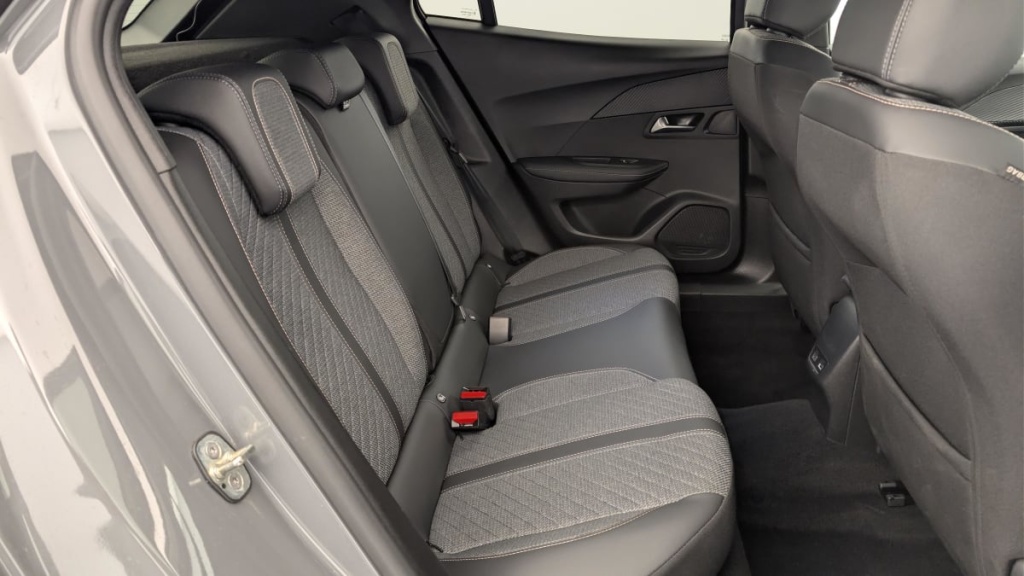 PEUGEOT 2008 Hybrid 136 e-DCS6 Allure - ref: 1-360744 - Photo 10