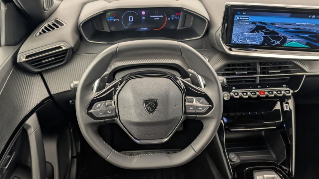 PEUGEOT 2008 Hybrid 136 e-DCS6 Allure - ref: 1-360744 - Photo 14