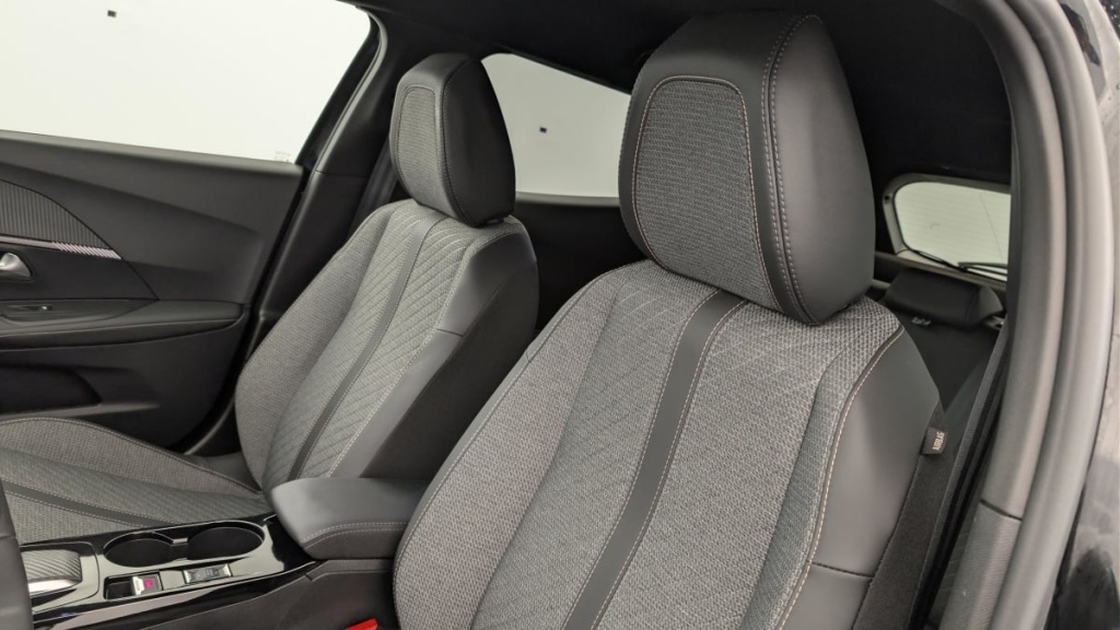 PEUGEOT 2008 Hybrid 136 e-DCS6 Allure - ref: 1-360745 - Photo 16