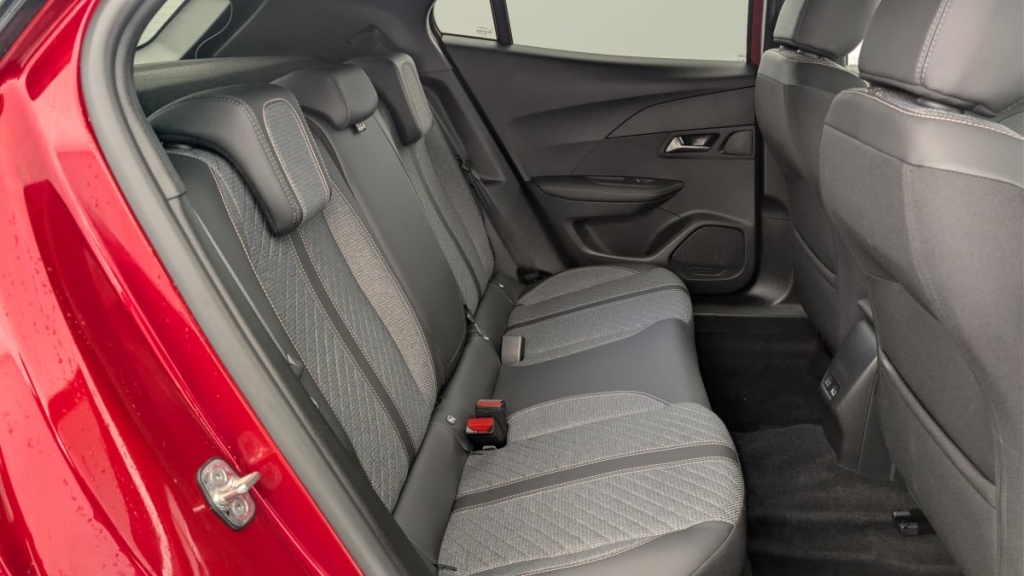 PEUGEOT 2008 Hybrid 136 e-DCS6 Allure - ref: 1-360749 - Photo 10