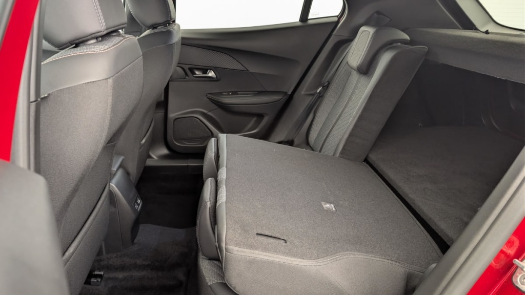 PEUGEOT 2008 Hybrid 136 e-DCS6 Allure - ref: 1-360749 - Photo 12