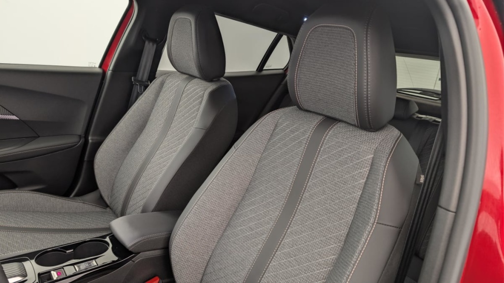 PEUGEOT 2008 Hybrid 136 e-DCS6 Allure - ref: 1-360749 - Photo 16