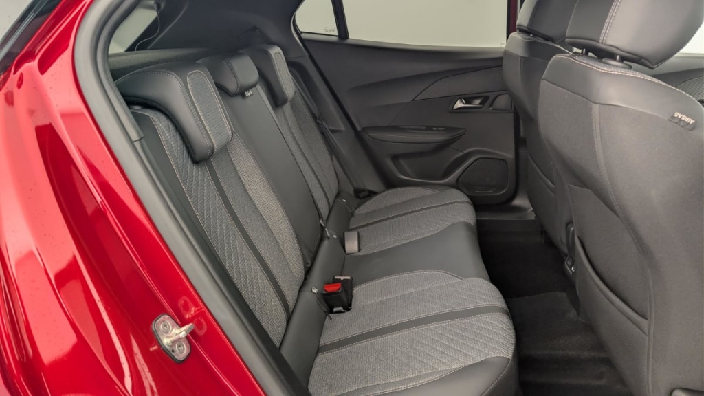 PEUGEOT 2008 Hybrid 136 e-DCS6 Allure - ref: 1-360750 - Photo 10