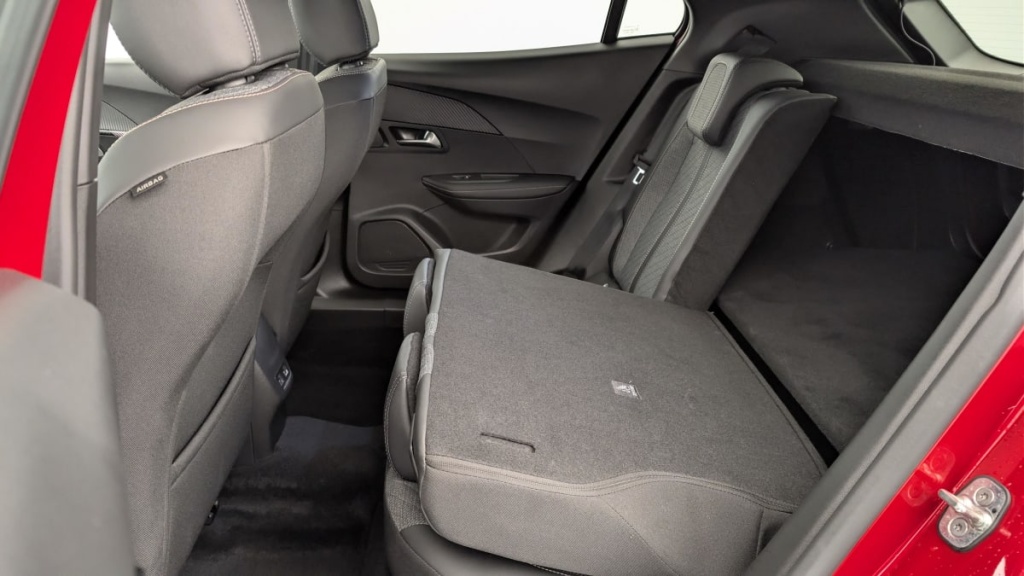 PEUGEOT 2008 Hybrid 136 e-DCS6 Allure - ref: 1-360751 - Photo 12