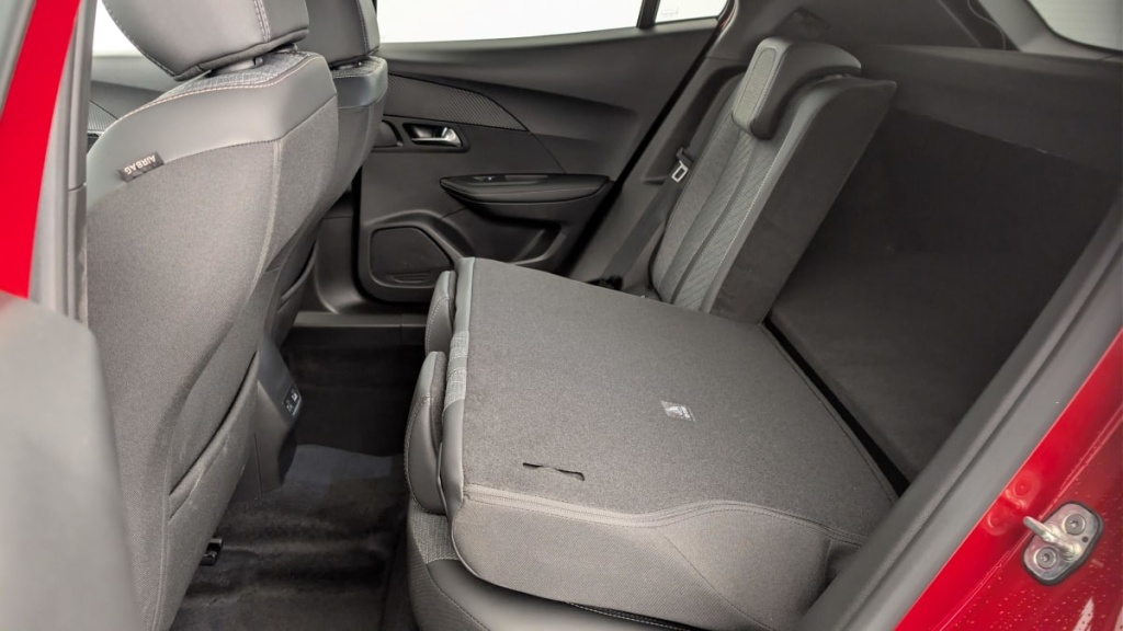 PEUGEOT 2008 Hybrid 136 e-DCS6 Allure - ref: 1-360753 - Photo 12