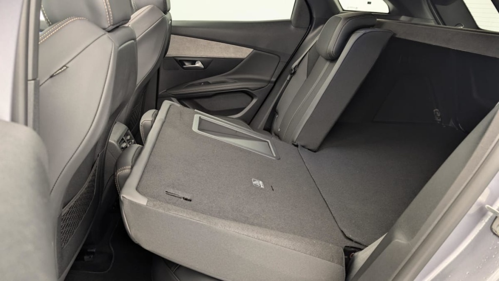 PEUGEOT 3008 Hybrid 225 e-EAT8 GT - ref: 1-361109 - Photo 12