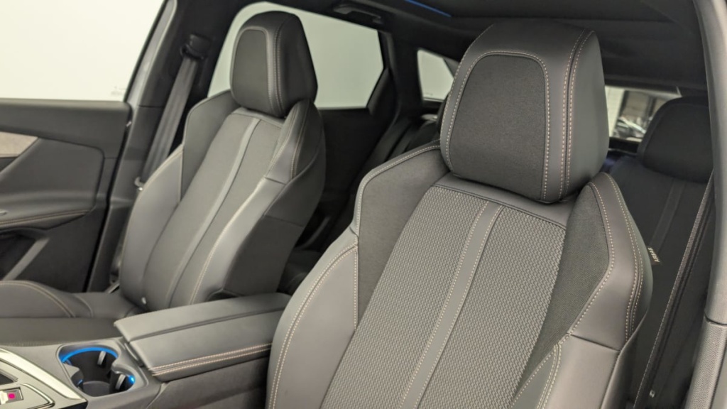 PEUGEOT 3008 Hybrid 225 e-EAT8 GT - ref: 1-361109 - Photo 16