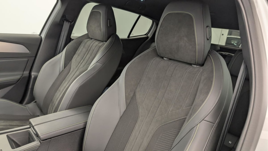 PEUGEOT 408 Hybrid 145 e-DCS6 GT - ref: 1-361112 - Photo 16