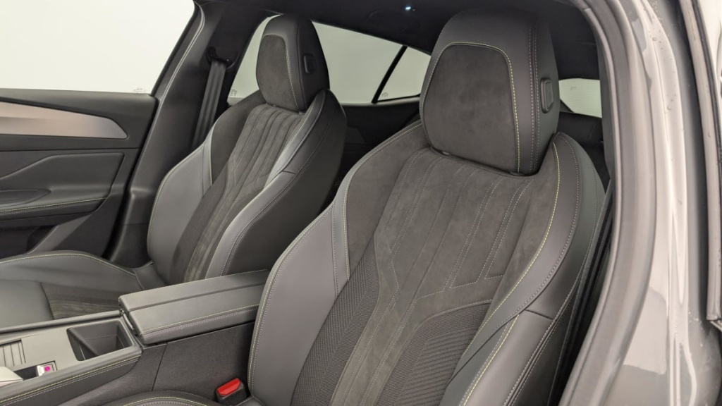 PEUGEOT 408 Hybrid 145 e-DCS6 GT - ref: 1-361113 - Photo 16