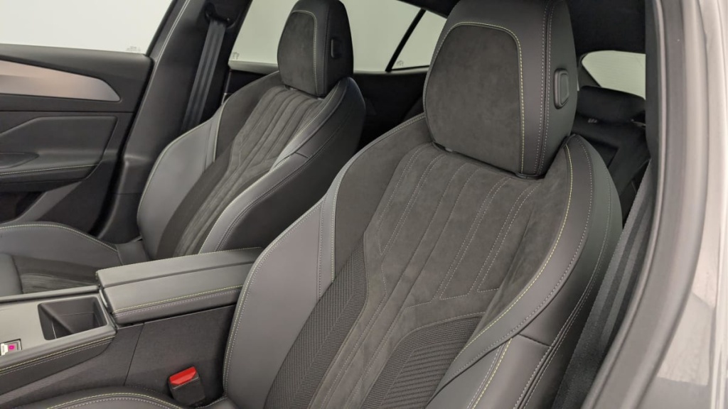 PEUGEOT 408 Hybrid 145 e-DCS6 GT - ref: 1-361114 - Photo 16