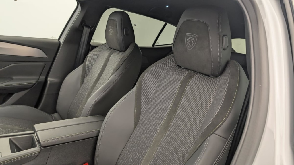 PEUGEOT 408 Hybrid 145 e-DCS6 GT - ref: 1-361149 - Photo 16
