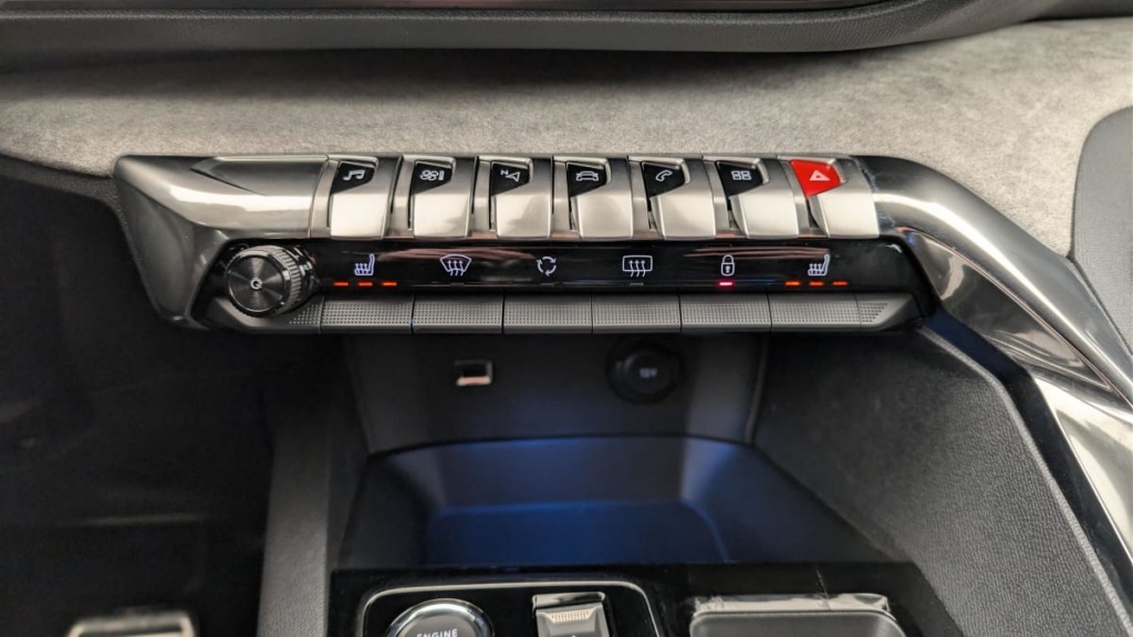 PEUGEOT 3008 Hybrid 136 e-DCS6 GT - ref: 1-361272 - Photo 20