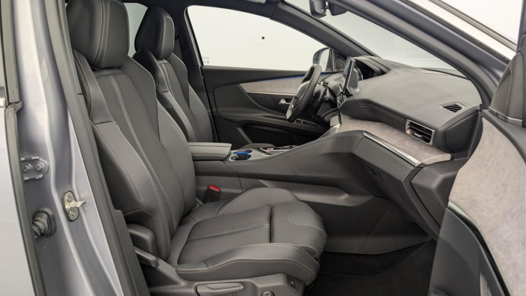 PEUGEOT 3008 Hybrid 136 e-DCS6 GT - ref: 1-361272 - Photo 9