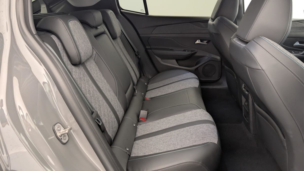 PEUGEOT 408 Hybrid 136 e-DCS6 Allure - ref: 1-362246 - Photo 10