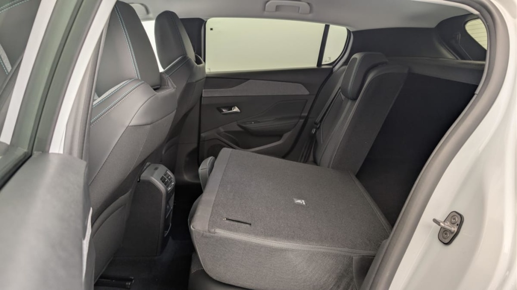 PEUGEOT 308 Hybrid 145 e-DCS6 Allure - ref: 1-362505 - Photo 12