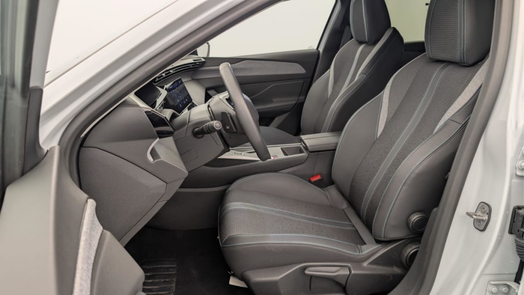 PEUGEOT 308 Hybrid 145 e-DCS6 Allure - ref: 1-362505 - Photo 16