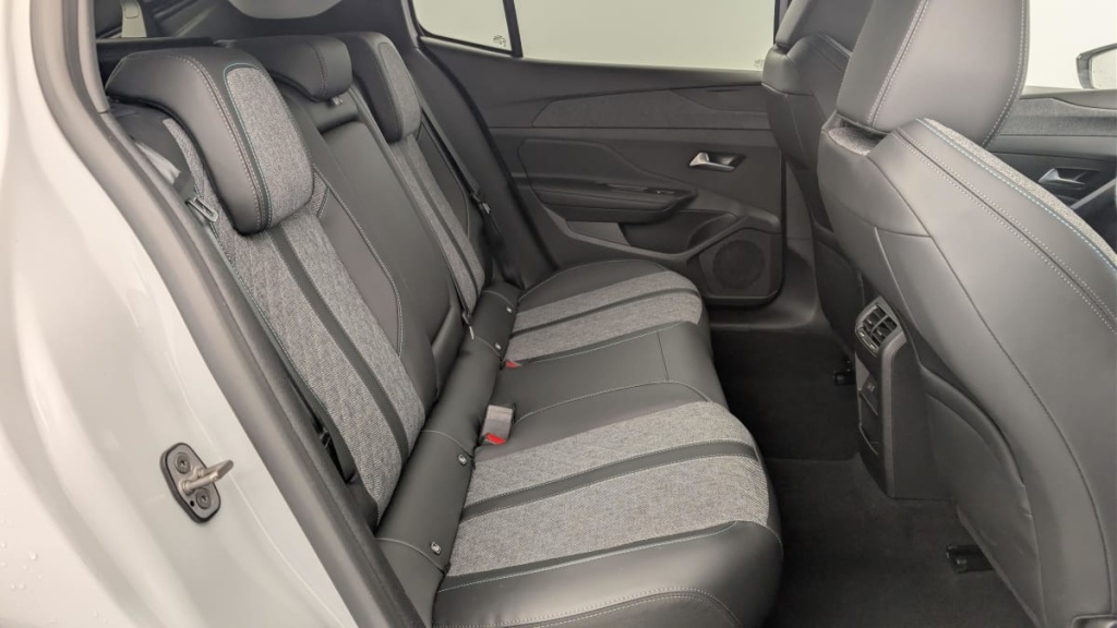 PEUGEOT 408 PHEV 180 e-EAT8 Allure - ref: 1-362566 - Photo 10