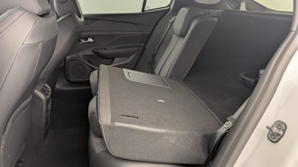 PEUGEOT 408 PHEV 180 e-EAT8 Allure - ref: 1-362566 - Photo 12