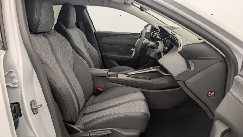 PEUGEOT 408 PHEV 180 e-EAT8 Allure - ref: 1-362566 - Photo 9