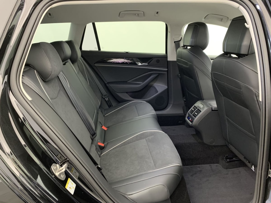 VOLKSWAGEN Passat 1.5 eTSI OPF 150 DSG7 Elegance - ref: 1-362703 - Photo 10