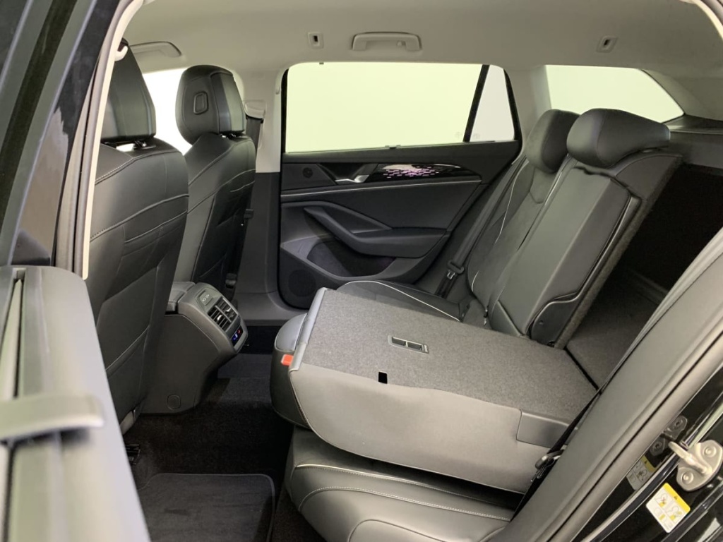 VOLKSWAGEN Passat 1.5 eTSI OPF 150 DSG7 Elegance - ref: 1-362706 - Photo 12