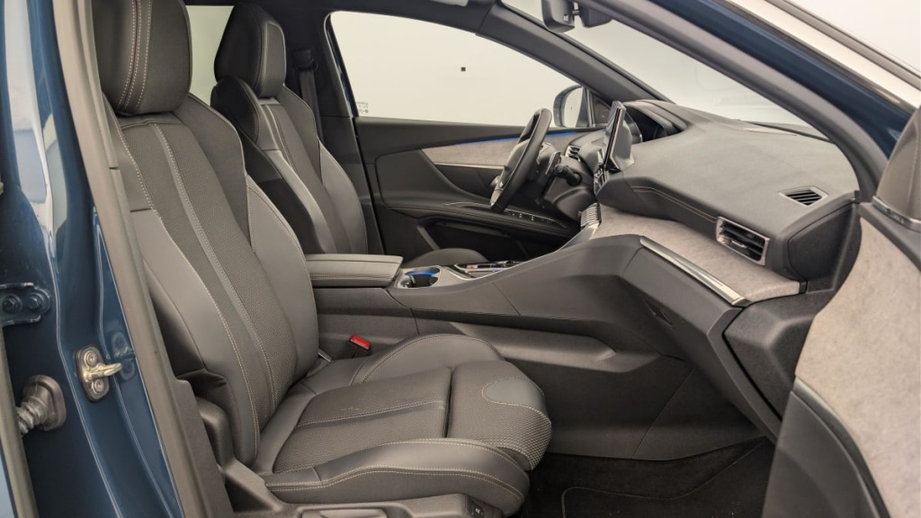 PEUGEOT 3008 Hybrid 136 e-DCS6 GT - ref: 1-362733 - Photo 9