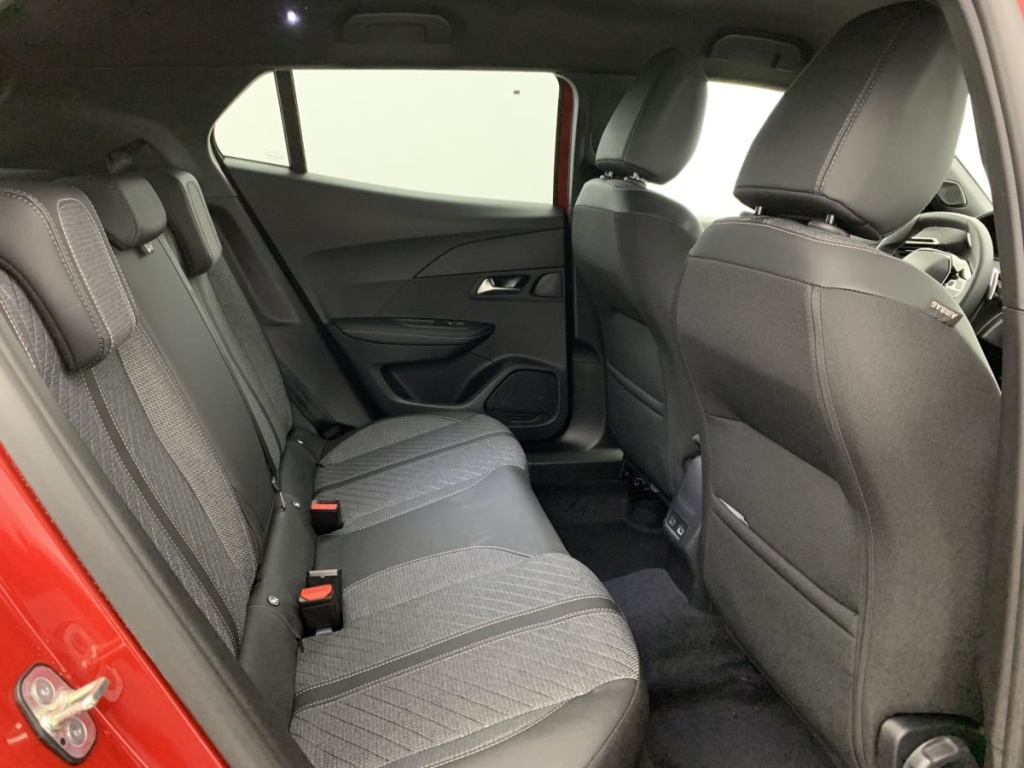 PEUGEOT 2008 Hybrid 145 e-DCS6 Allure - ref: 1-363301 - Photo 10