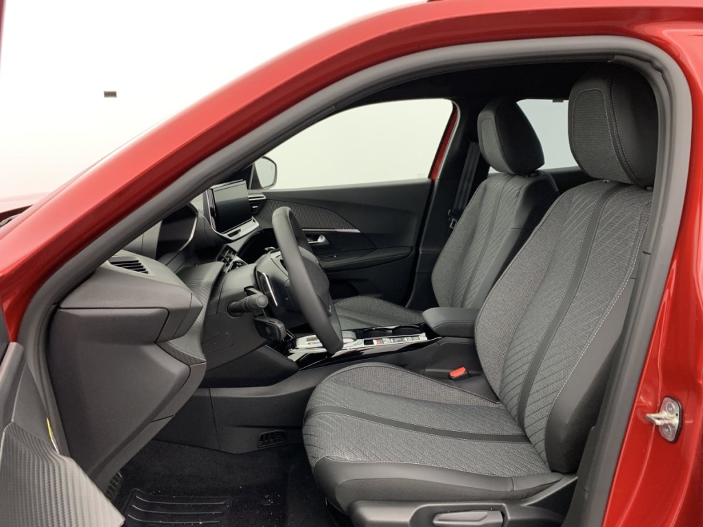 PEUGEOT 2008 Hybrid 145 e-DCS6 Allure - ref: 1-363308 - Photo 16