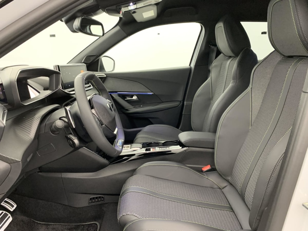 PEUGEOT 2008 Hybrid 145 e-DCS6 GT - ref: 1-363530 - Photo 20