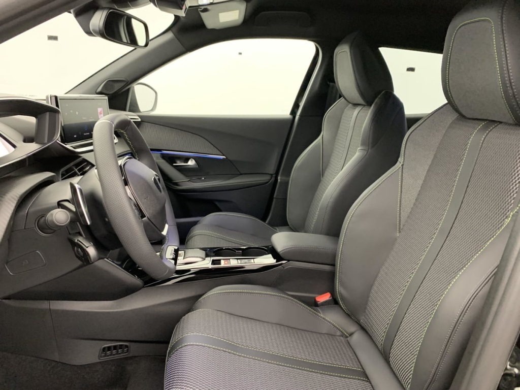 PEUGEOT 2008 Hybrid 145 e-DCS6 GT - ref: 1-363556 - Photo 18