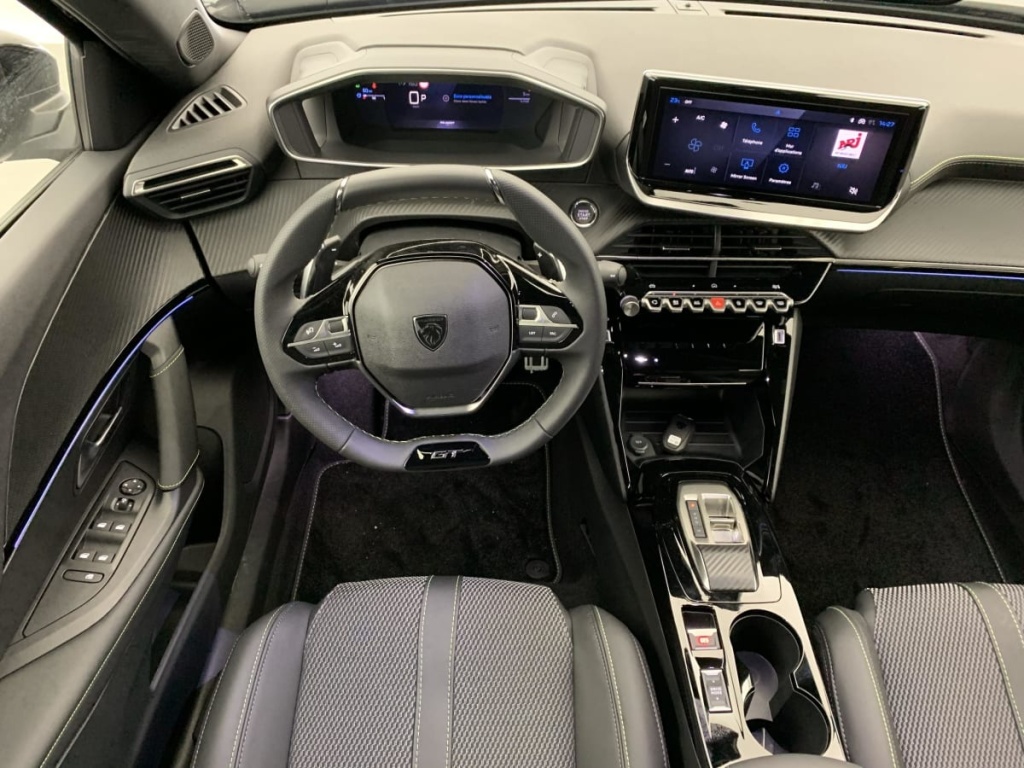 PEUGEOT 2008 Hybrid 145 e-DCS6 GT - ref: 1-363557 - Photo 13