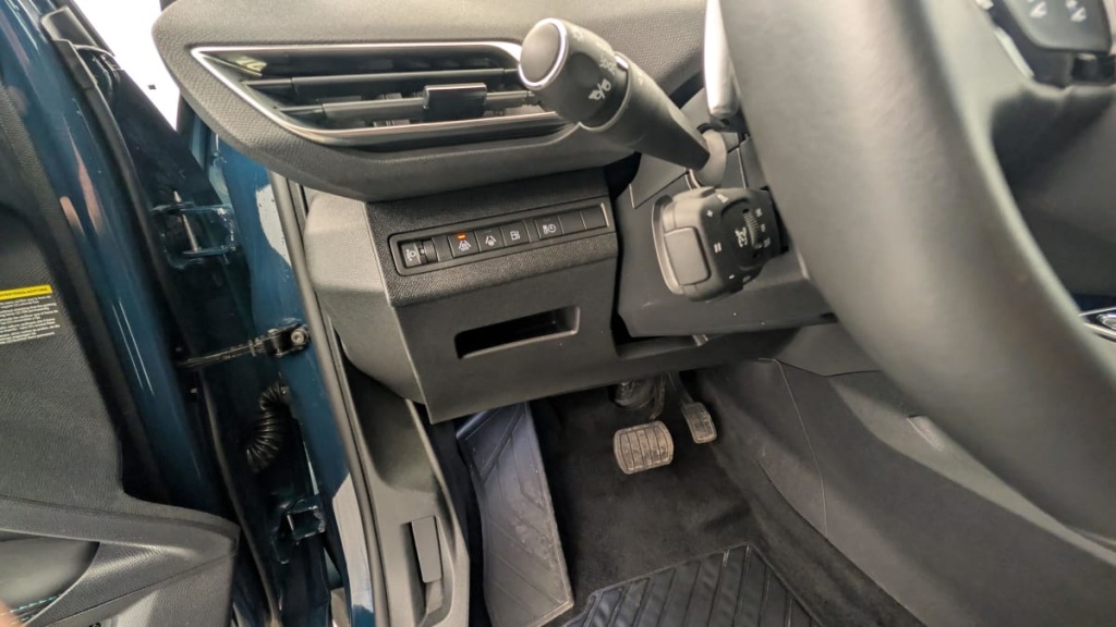 PEUGEOT 3008 Hybrid 180 e-EAT8 Allure Pack - ref: 1-365081 - Photo 17