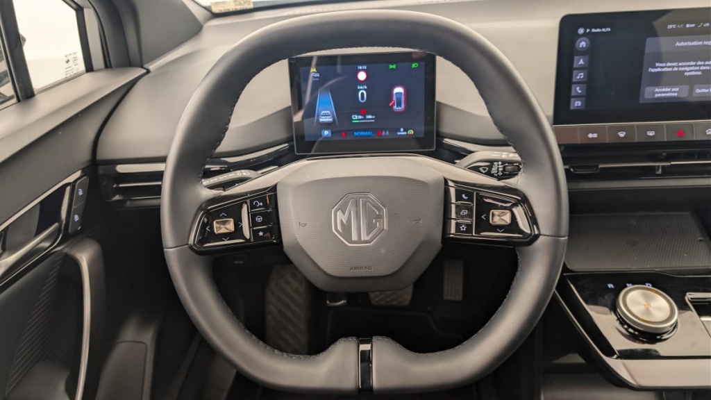 MG MG4 64KWH 204CH LUXURY - ref: 1-365156 - Photo 14