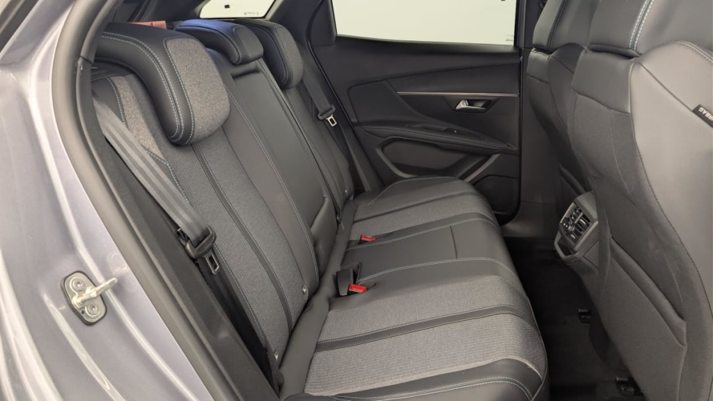 PEUGEOT 3008 Hybrid 180 e-EAT8 Allure Pack - ref: 1-365167 - Photo 10