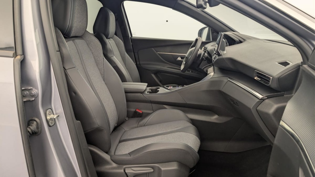 PEUGEOT 3008 Hybrid 180 e-EAT8 Allure Pack - ref: 1-365167 - Photo 9